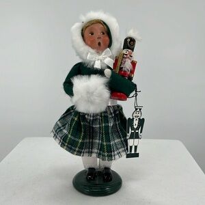 Byers Choice Caroler Girl with Nutcracker LE 3/100 9” 2012 462E
